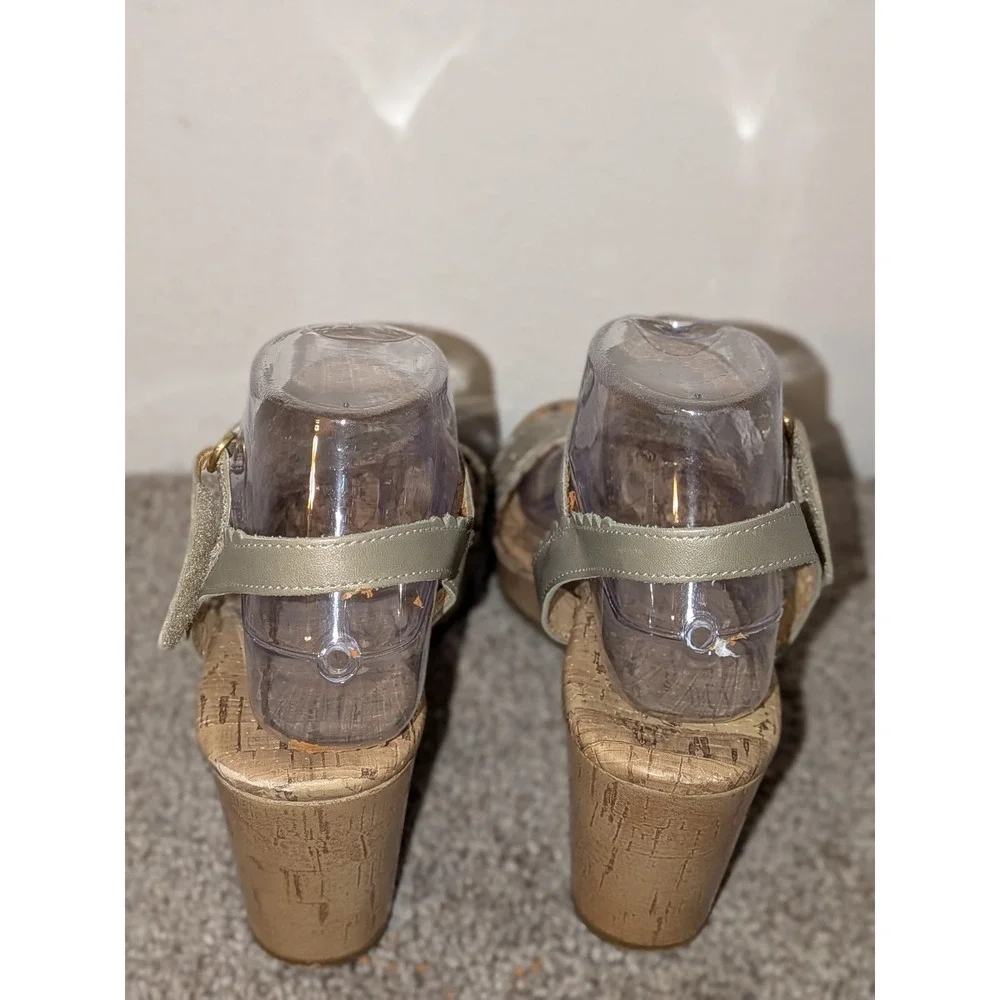Easy Spirit Esmarvela Wedge Sandals Gold Metallic Laser Cut Cork Footbed ‎ 8M